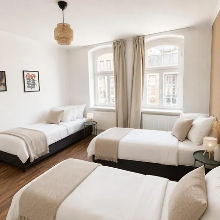 Апартаменты Gemuetliches Mit 2 Schlafzimmer, Bequemen Boxspringbetten, Essbereich, Balkon, Self Check-in *
