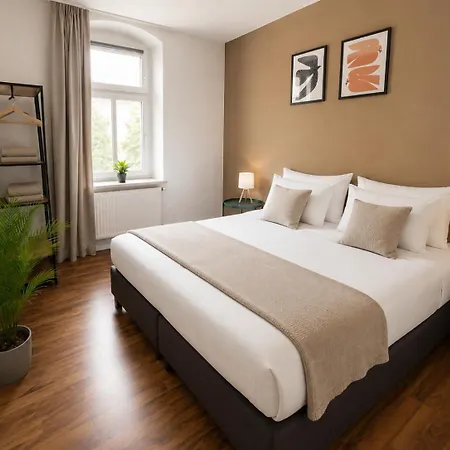Gemuetliches Mit 2 Schlafzimmer, Bequemen Boxspringbetten, Essbereich, Balkon, Self Check-in Апартаменты *