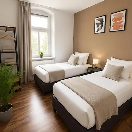 Gemuetliches Mit 2 Schlafzimmer, Bequemen Boxspringbetten, Essbereich, Balkon, Self Check-in * Магдебург