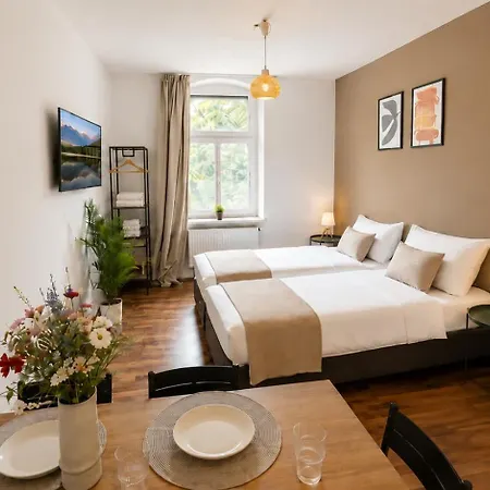 Апартаменты Gemuetliches Mit 2 Schlafzimmer, Bequemen Boxspringbetten, Essbereich, Balkon, Self Check-in *