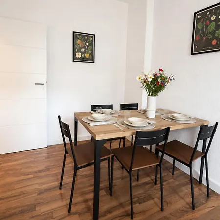 Апартаменты Gemuetliches Mit 2 Schlafzimmer, Bequemen Boxspringbetten, Essbereich, Balkon, Self Check-in *