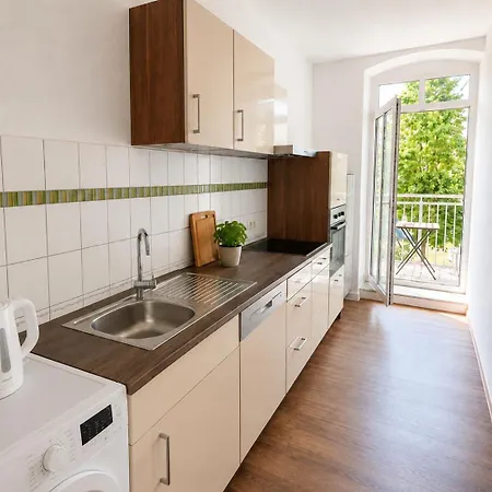 Gemuetliches Mit 2 Schlafzimmer, Bequemen Boxspringbetten, Essbereich, Balkon, Self Check-in Апартаменты Магдебург