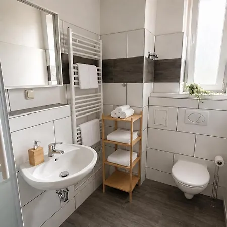 Gemuetliches Mit 2 Schlafzimmer, Bequemen Boxspringbetten, Essbereich, Balkon, Self Check-in *