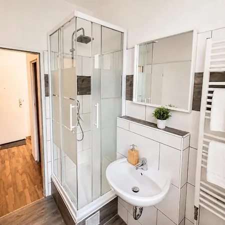 Апартаменты Gemuetliches Mit 2 Schlafzimmer, Bequemen Boxspringbetten, Essbereich, Balkon, Self Check-in